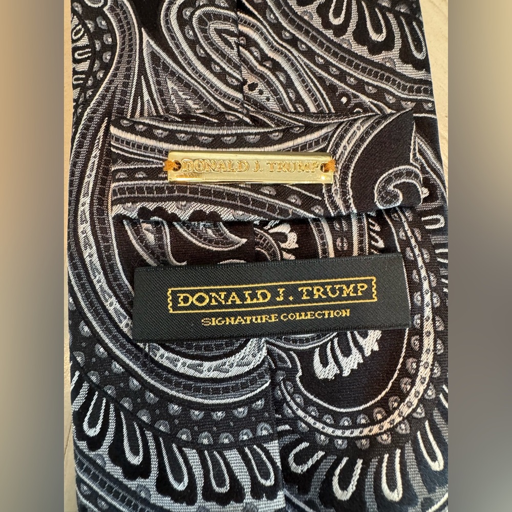 Donald J Trump Signature Collection Silk Men Tie Black - Like New! - Picture 6 of 13